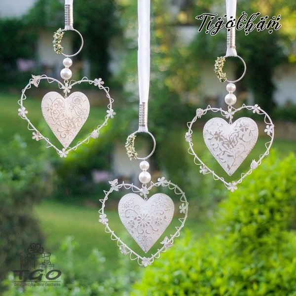 Fensterdeko Herz aus Metall 20x70cm weiß mit Perlen Aludraht Band handgefertigt