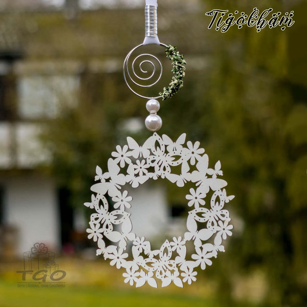 Fensterdeko Frühlingskranz weiß aus Holz 22x70cm mit Perlen Aludraht