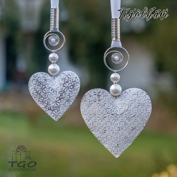 Fensterdeko Herz ClairBlanc aus Metall weiß mit Perlen Aludraht handgefertigt