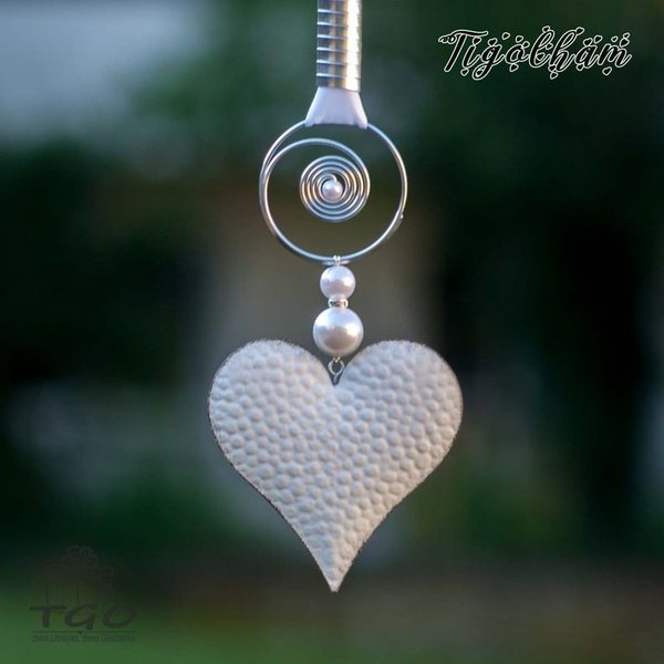 Fensterdeko Herz aus Metall 10x70cm weiß mit Perlen Aludraht Band handgefertigt